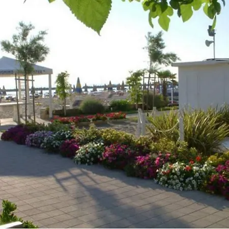 Holiday home Elegante Con Terrazzo E Giardino *