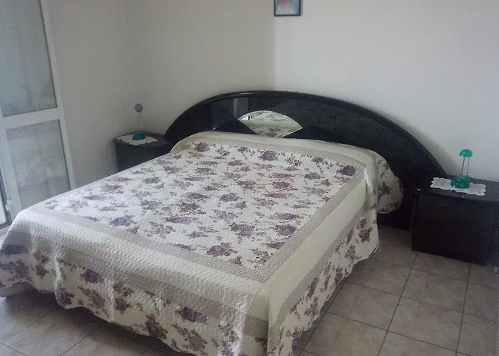 Elegante Con Terrazzo E Giardino بيت للعطل