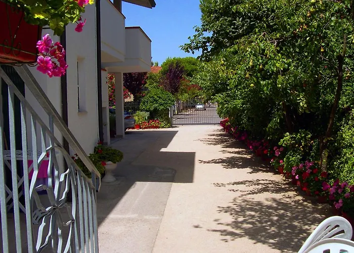 بيت للعطل Elegante Con Terrazzo E Giardino