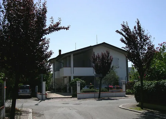 Elegante Con Terrazzo E Giardino بيت للعطل *