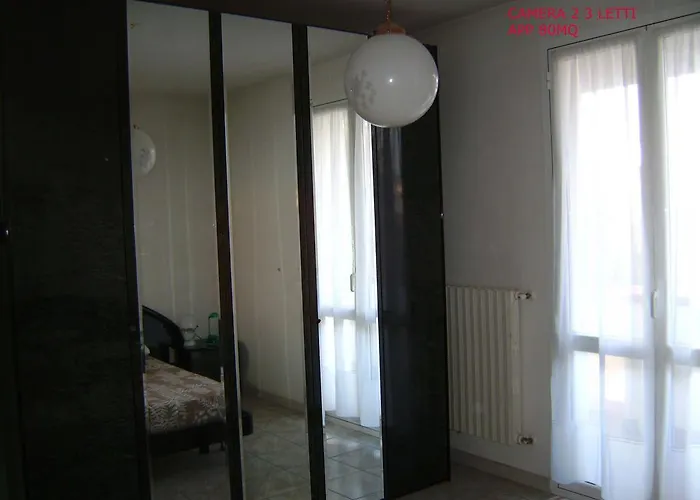 Elegante Con Terrazzo E Giardino