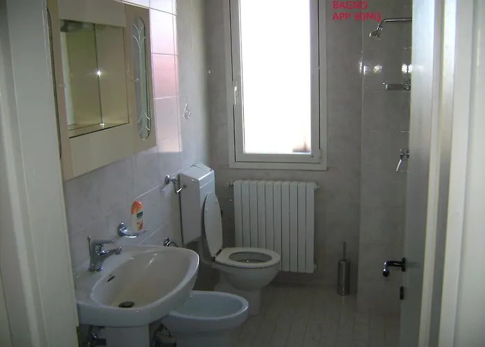 Elegante Con Terrazzo E Giardino بيت للعطل