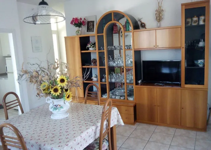 Elegante Con Terrazzo E Giardino Dom wakacyjny *